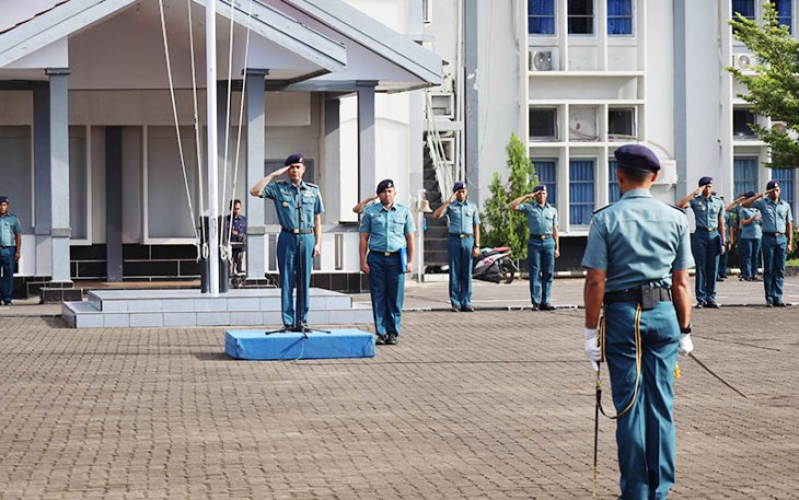 Upacara Bendera 17-an Lantamal VI Makassar di lapangan Arafuru Lantamal VI Makassar Senin (19/02/2024).