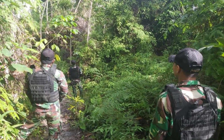 Satgas Yonzipur 5/ABW Sisir Jalur Tidak Resmi di Perbatasan