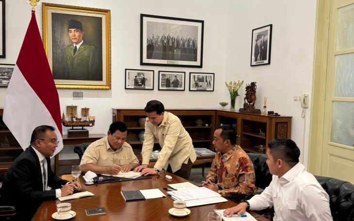 Presiden Republik Indonesia Prabowo Subianto resmi menandatangani Instruksi Presiden (Inpres) tentang percepatan pembangunan Pulau Enggano dan Pelabuhan Pulau Baai, Selasa (24/6/2025).