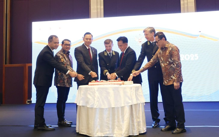 Menteri Ekonomi Kreatif (Menteri Ekraf) Teuku Riefky Harsya menghadiri peringatan National Day Rusia yang diselenggarakan di Hotel Raffles, Jakarta