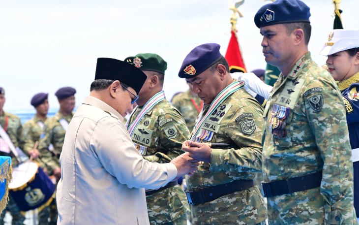 Menjelang HUT Ke-80 Tentara Nasional Indonesia, puluhan Kapal Perang TNI AL tunjukkan kekuatan maritimnya di hadapan Presiden RI Jenderal TNI (Purn.) Prabowo Subianto
