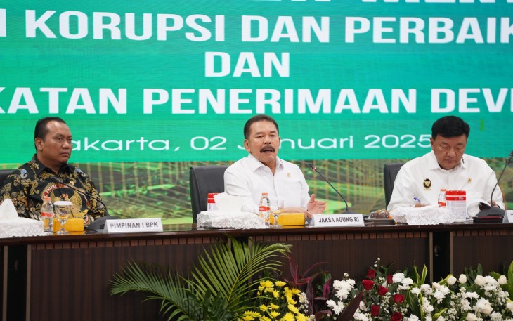 Rapat Tingkat Menteri terkait Desk Koordinasi Pencegahan Korupsi dan Perbaikan Tata Kelola serta Desk Koordinasi Peningkatan Penerimaan Devisa Negara di Gedung Utama Kejaksaan Agung, Jakarta.