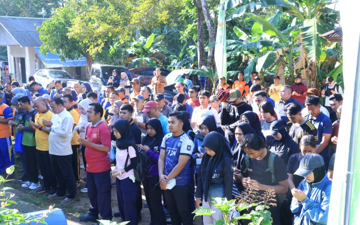 Pemerintah Kabupate Bintan melalui Dinas Kebudayaan dan Pariwisata (Disbudpar) melaksanakan Gerakan Wisata Bersih (GWB) di kawasan wisata Gunung Bintan