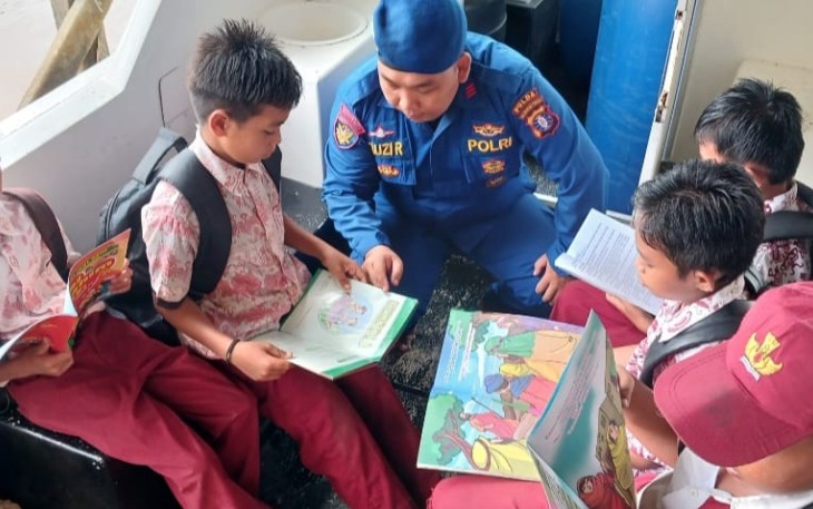 Kehadiran Kapal Melek Huruf KP XVIII- 1006 bisa menjadikan tempat alternatif anak - anak di bantaran sungai das Katingan untuk belajar, mencerdaskan kehidupan bangsa.