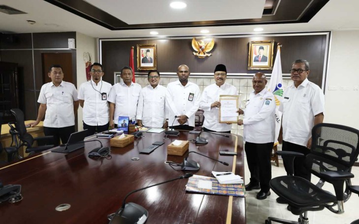 Mensos Saifullah Yusuf bersama jajaran Pemkab Biak Numfor di Jakarta 