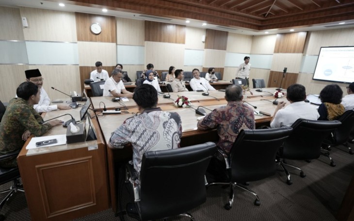 Mensos Saifullah Yusuf bersama Menhut Raja Juli Antoni saat rakor di Jakarta, Kamis (27/3)