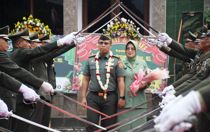 Kolonel Inf Rama Pratama saat pamitan dengan prajurit dan PNS Korem 081/DSJ, Rabu (8/1/2025)