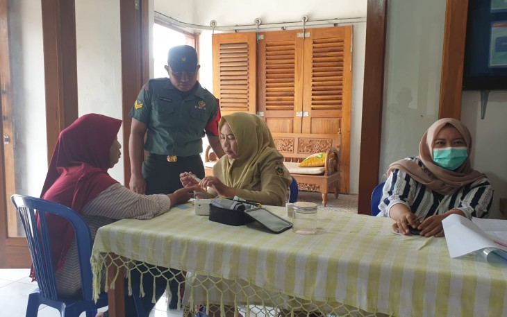 Babinsa Desa Bibrik Laksanakan Pendampingan Kegiatan Posyandu Balita dan Lansia