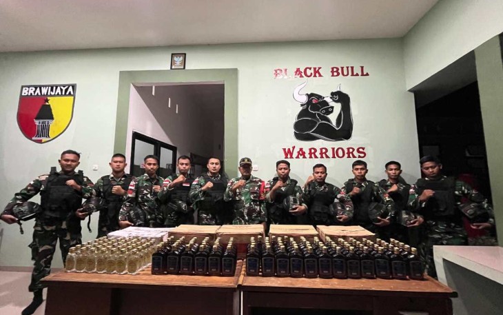 Patroli Malam Satgas Yonzipur 5/ABW Gagalkan Penyeludupan Miras Ilegal 