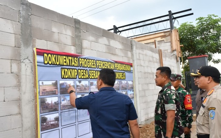 Komandan Kodim 0802/Ponorogo Letkol Arh Farauk Saputra mendampingi Wakil Direktur (Wadirut) PT Agrinas Pangan Nusantara Mayjen TNI Trenggono, S.I.P., M.A.P. yang melaksanakan kegiatan kunjungan kerja (Kunker) di wilayah Kabupaten Ponorogo, Senin (22/12/2025)