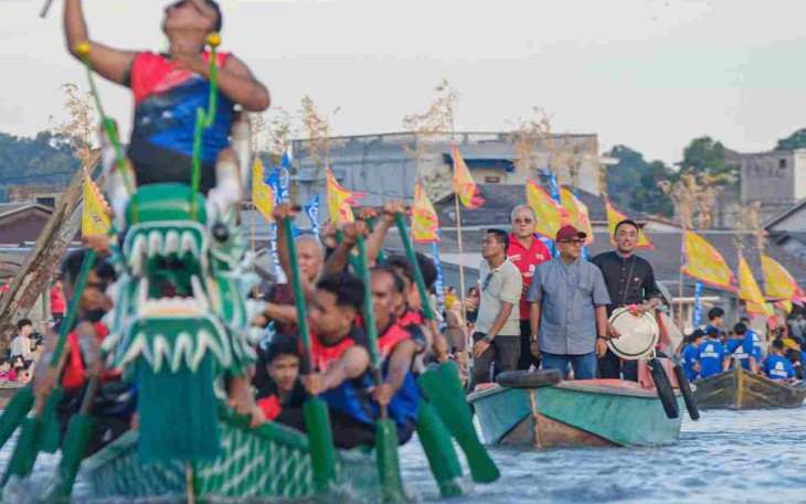 Wali Kota Lis Buka Lomba Perahu Naga di Pelantar III