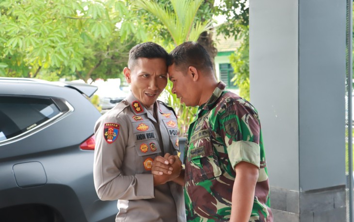 Kapolres Ponorogo AKBP Andin Wisnu Sudibyo S.I.K.,M.Si. disambut langsung Komandan Kodim 0802/Ponorogo Letkol Inf Dwi Soerjono beserta para Perwira Staf, Selasa (21/01/2025).