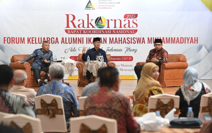 Menteri Desa dan Pembangunan Daerah Tertinggal Yandri Susanto menghadiri Rapat Koordinasi Forum Keluarga Alumni Ikatan Mahasiswa Muhammadiyah dengan tema Asta Cita untuk Indonesia Terang di Depok, Jumat (11/7/2025)