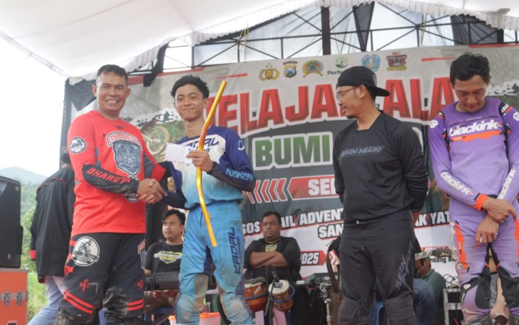 Komandan Kodim 0802/Ponorogo Letkol Inf Dwi Soerjono di wilayah Koramil Tipe B 0802/11 Bungkal, Kodim 0802/Ponorogo, Minggu (26/01/2025).