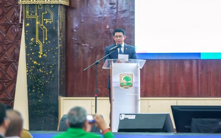 Kepala BNPB Letjen TNI Dr. Suharyanto, S. Sos., M.M saat menjadi keynote speaker  pada Konferensi Internasional Penanggulangan dan Mitigasi Bencana ke-3 di Universitas Andalas, Kota Padang, Sumatra Barat pada Senin (29/9)