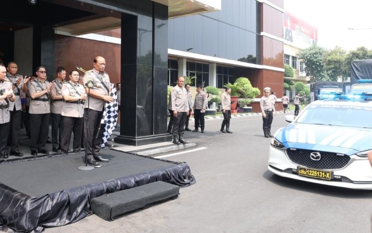 Polda Jatim Berangkatkan Bantuan Kemanusiaan untuk Korban Banjir dan Longsor di Sumatera