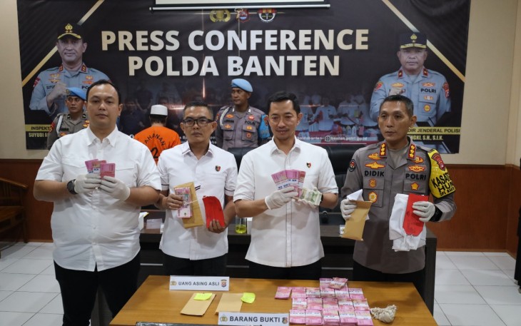 Konferensi Pers Dirreskrimum Polda Banten Kombes Pol Dian Setyawan didampingi Kabid Humas Polda Banten Kombes Pol Didik Hariyanto.