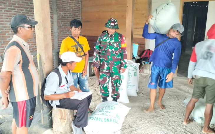 Sertu Mariono dan PPL Laksanakan Sergap 12 Ton Gabah di Desa Pandean
