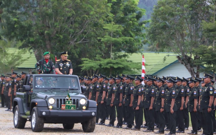 Danrem 121/ABW Dampingi Pangdam XII/TPR Menutup Pendidikan Pertama Bintara Polri TNI AD Tahun 2024