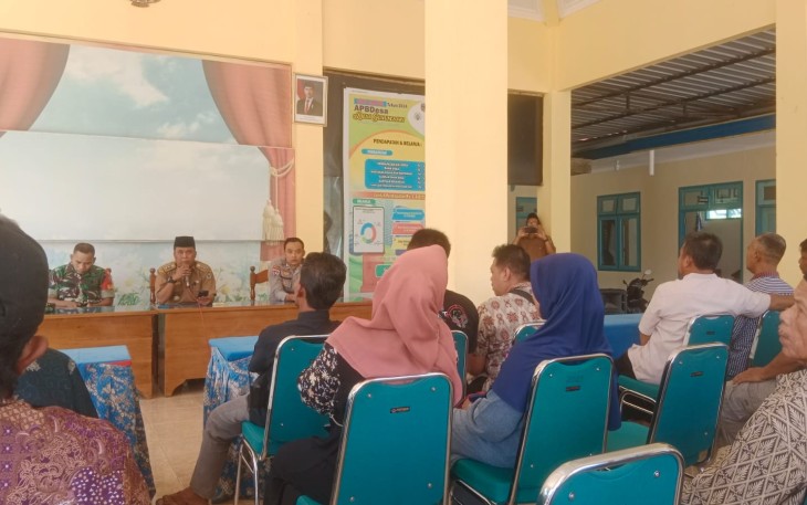 Babinsa Koramil 0801/03 Arjosari Hadiri Rapat Pembekalan RT/RW
