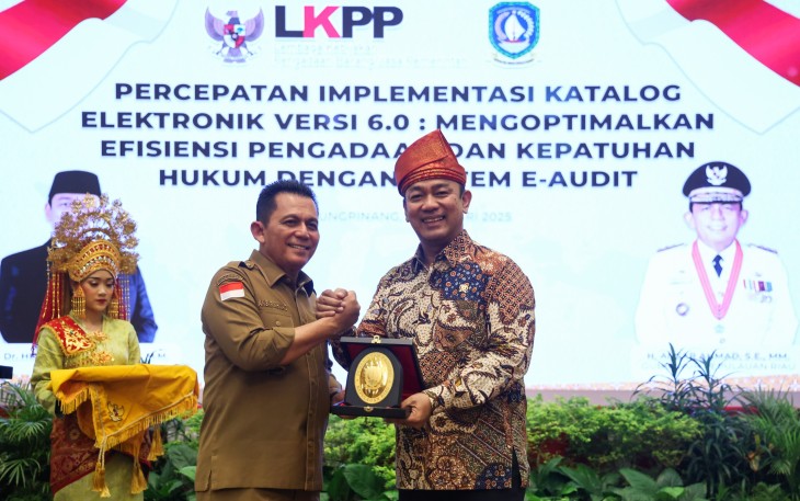Gubernur Kepulauan Riau, H. Ansar Ahmad dan Kepala LKPP, Hendrar Prihadi