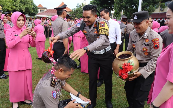 72 Personel Polres Kendal Terima Kenaikan Pangkat