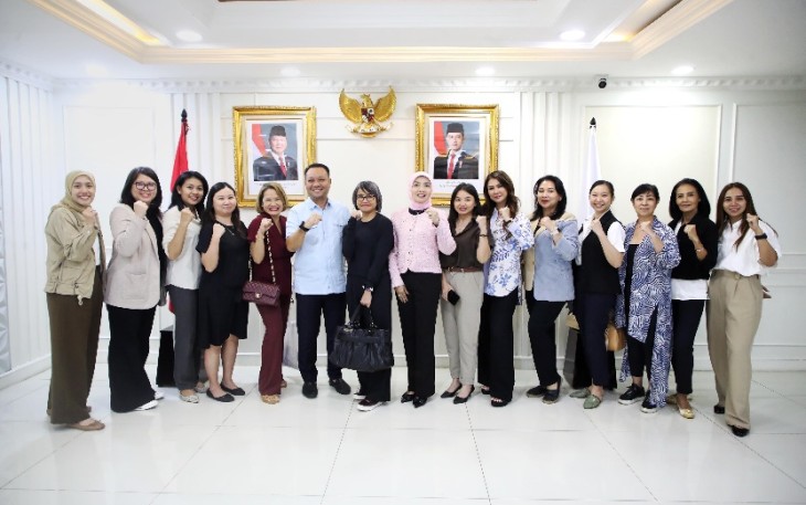 Deputi Pembudayaan Olahraga Kementerian Pemuda dan Olahraga (Kemenpora), Sri Wahyuni, menerima audiensi dari pegiat pilates dan yoga di Kemenpora, Jakarta, Rabu (18/6).