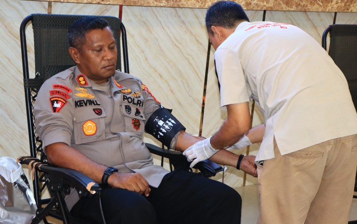 Polres Oku Timur Adakan Kegiatan Baktikes Donor Darah dan Sunat Massal