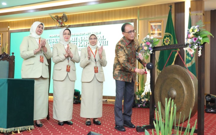 Ketua Mahkamah Agung Prof. Dr. Sunarto, S.H., M.H dalam acara Musyawarah Nasional (Munas) Dharmayukti Karini VIII,dengan tema “ Menuju Organisasi Wanita Yang Modern” pada hari Rabu 22 Januari 2025