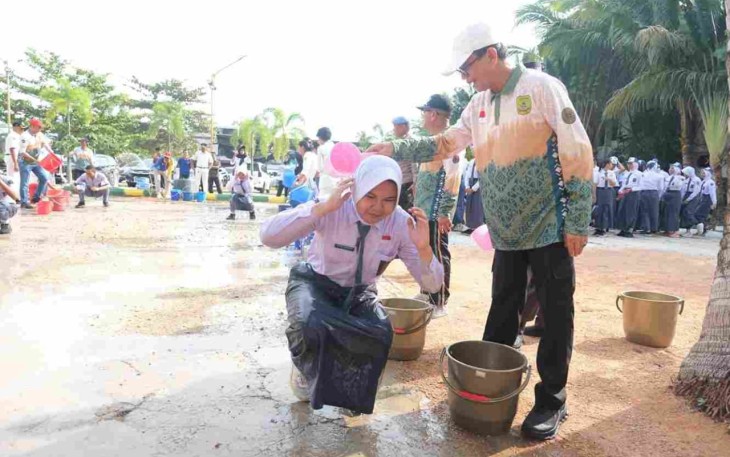 Wakil Wali Kota Tanjungpinang, Raja Ariza, memimpin Apel Pengantar Tantingan bagi Calon Pasukan Pengibar Bendera Pusaka (Paskibraka) tingkat Kota Tanjungpinang tahun 2025, di Lapangan Alltrue Hotel, Rimba Jaya, Minggu (10/8)