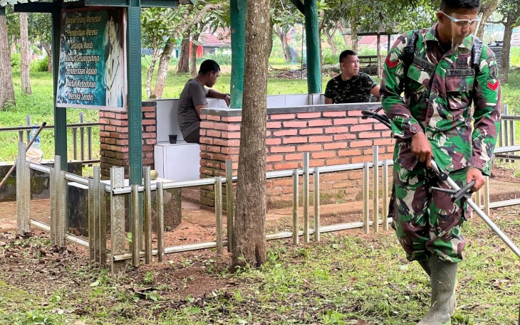 Anggota Kodim 0801/Pacitan Laksanakan Pembersihan Pangkalan