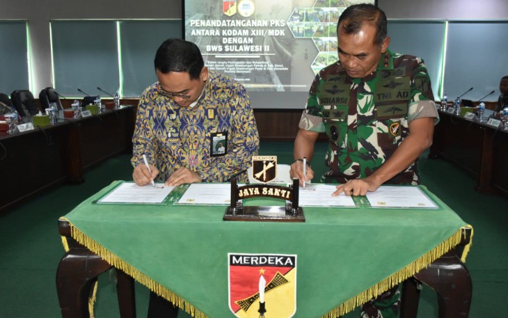 Pangdam XIII Merdeka bersama Kepala Balai wilayah sungai Sulawesi II Gorontalo saat menandatangani perjanjian kerjasama