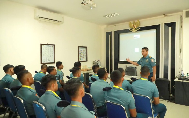 Koarmada III Gelar Latihan Maintenance Meriam KRI dan Prosedur Misfire 