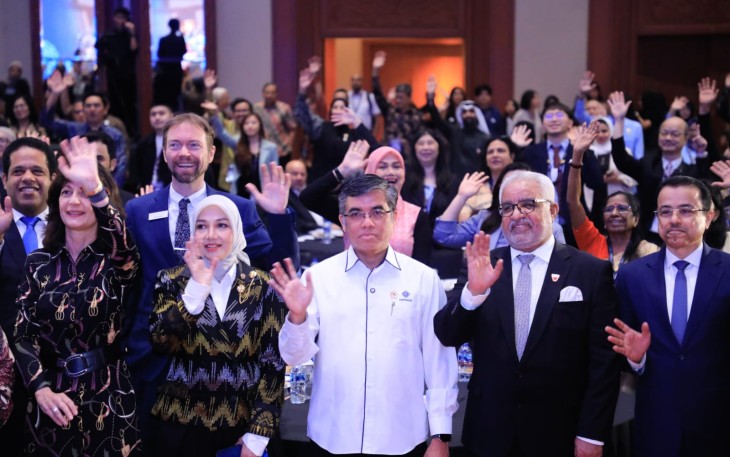 Foto bersama pada acara 51st IFTDO World Conference & Exhibition 2025 yang diselenggarakan pada Selasa (17/06/2025) di Jakarta International Convention Center (JICC), Senayan, Jakarta.
