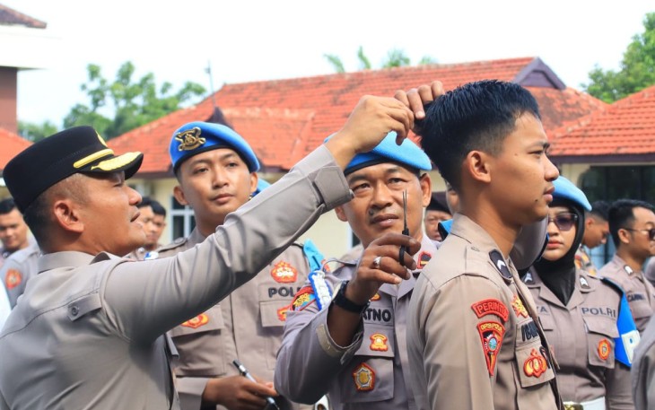 Sipropam Polres Karanganyar melaksanakan kegiatan Gaktibplin secara mendadak, di Lapangan Wira Satya Polres Karanganyar Rabu (12/11/2025)