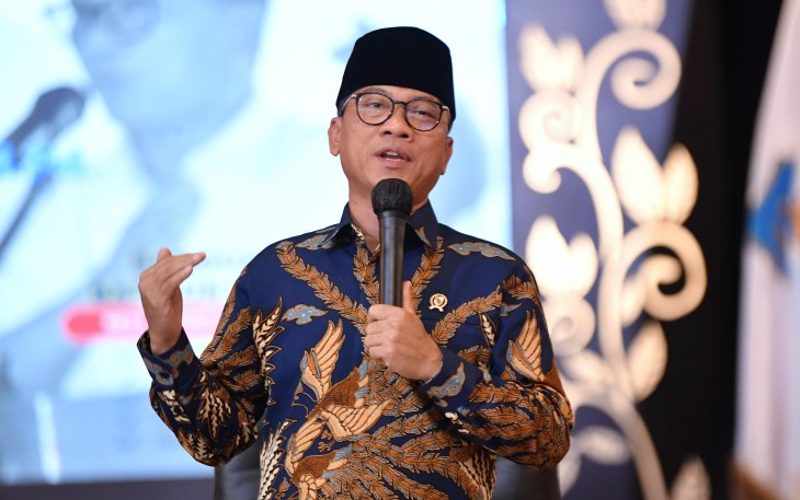 Mendes PDT Yandri Susanto saat memberi arahan dalam rapat konsolidasi bersama Bupati, Camat, Kepala Desa, dan Pendamping Desa, se-Provinsi Jambi, di Kantor Gubernur Jambi, pada Minggu (5/1/2025).