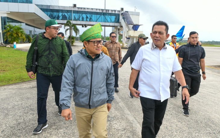  Gubernur Kepulauan Riau H. Ansar Ahmad mendampingi Menteri Koordinator Bidang Pemberdayaan Masyarakat RI, Muhaimin Iskandar, yang akrab disapa Cak Imin, dalam kunjungan ke Pulau Penyengat, Sabtu (25/1)