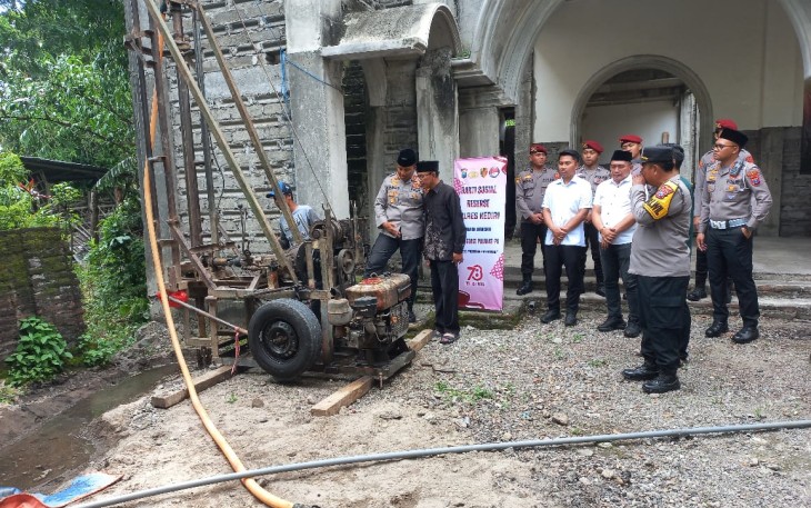 Polres Kediri Bantu Sumur Bor