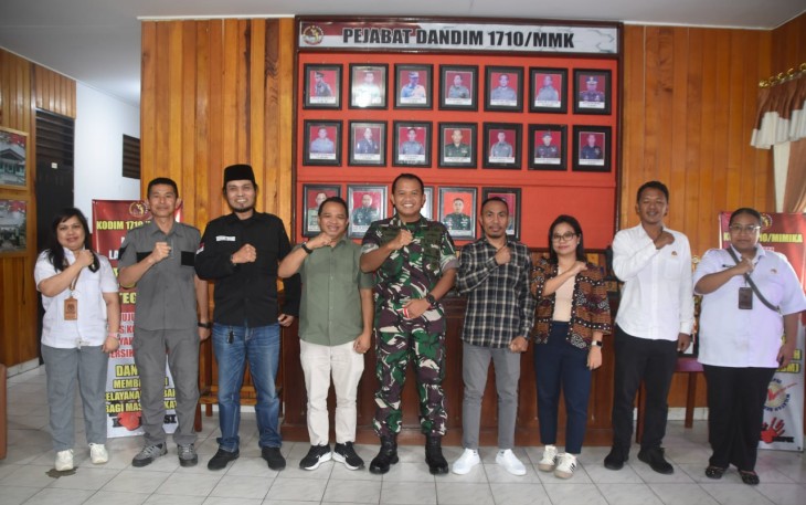 Komandan Kodim 1710/Mimika Letkol Inf M. Slamet Wijaya, S.Sos,.M.Han,.M.A menerima kunjungan silaturahmi dari Komisi Pemilihan Umum (KPU) dan Badan Pengawas Pemilu (Bawaslu) Kabupaten Mimika di Makodim