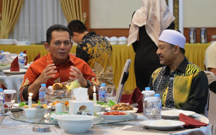 Gubernur Kepulauan Riau Menjamu Makan Malam Menteri Besar Kelantan