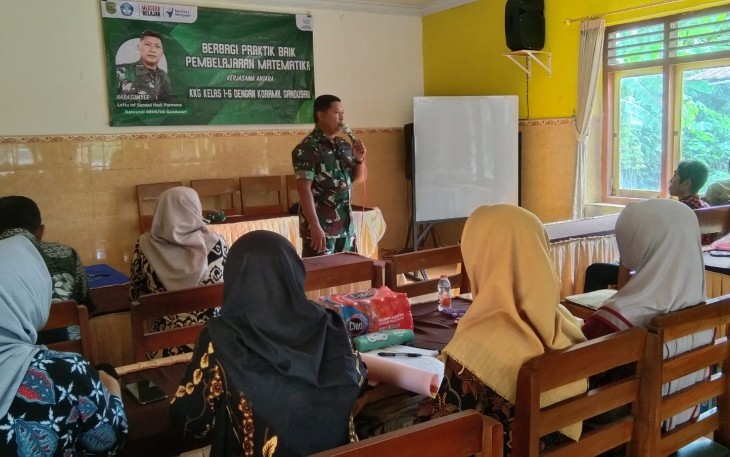 Lettu Inf Samsul Hadi Purnomo, menghadirkan terobosan pembelajaran matematika melalui pelatihan metode GASING (GAmpang, aSyIk, dan menyenaNGkan) kepada 50 guru SD kelas 1 hingga kelas 5 se-Kecamatan Gandusari