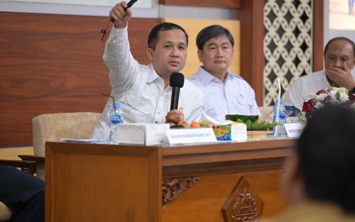 Menteri Transmigrasi, Iftitah mengunjungi Kantor Dinas Tenaga Kerja dan Transmigrasi Daerah Istimewa Yogyakarta (DIY)