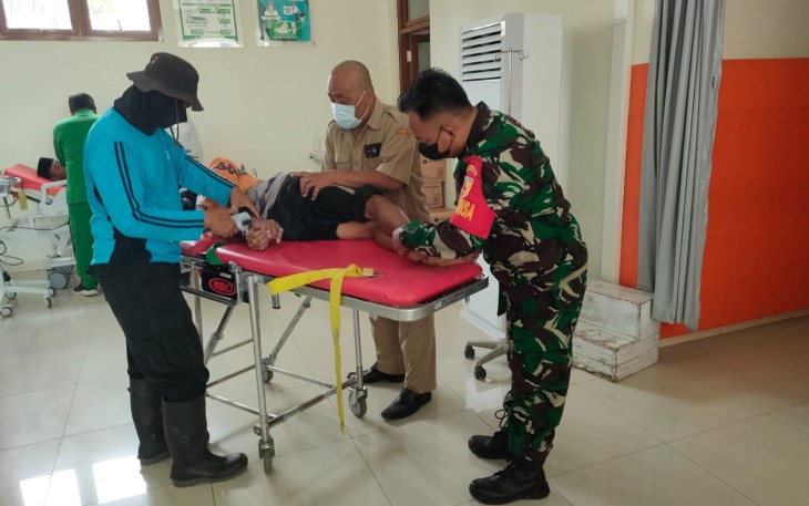 Babinsa Kodim Ponorogo Amankan ODGJ Meresahkan Warga
