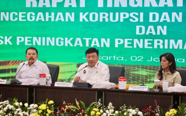 Menteri Koordinator Bidang Politik dan Keamanan Jenderal Polisi (Purn.) Budi Gunawan saat konferensi pers usai memimpin Rapat Tingkat Menteri terkait Desk Koordinasi Pencegahan Korupsi dan Perbaikan Tata Kelola serta Desk Koordinasi Peningkatan Penerimaan Devisa Negara di Gedung Utama Kejaksaan Agung, Jakarta, Kamis (2/1/2025).