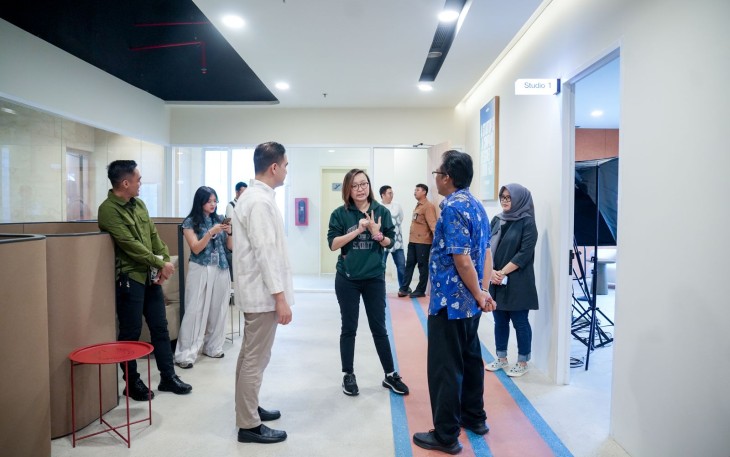Wakil Menteri Ekonomi Kreatif, Irene Umar, visitasi ke Gedung Smesco, Jakarta, Jumat (12/12/2025)