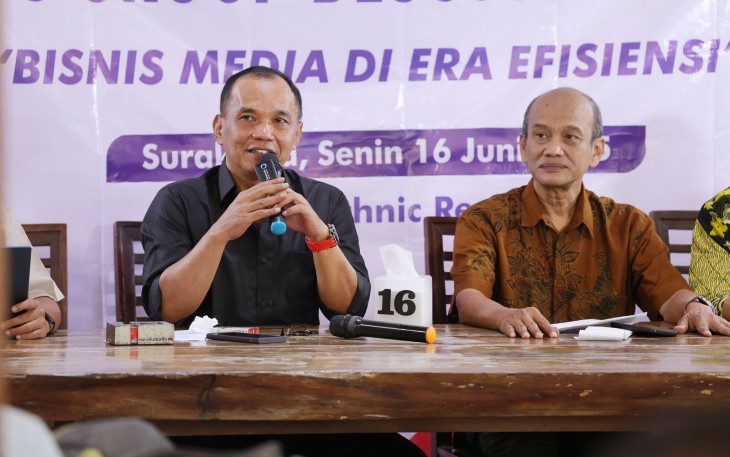 Ketua DPRD Jawa Tengah, Sumanto, saat menjadi pembicara utama dalam Focus Group Discussion (FGD) "Bisnis Media di Era Efisiensi", di kawasan Kampung Baru, Pasar Kliwon, Kota Solo