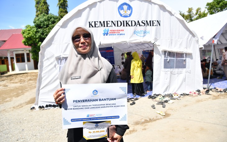 Kepala Sekolah SMP Negeri 1 Tanjung Raya, Mirna Zulfianti