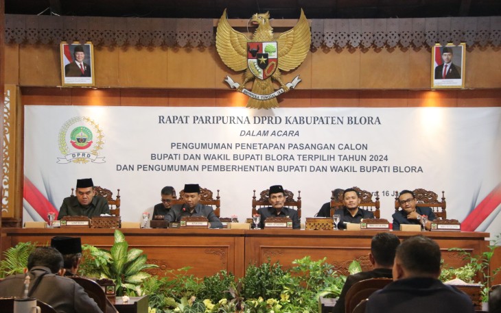 Suasana rapat paripurna di kantor DPRD Kabupaten Blora saat penetapan calon Bupati dan wakil Bupati Blora terpilih 2024.