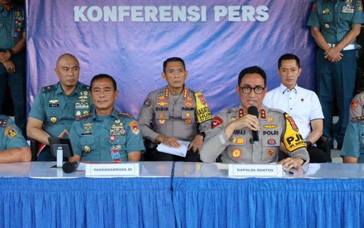 Kapolda Banten Irjen Suyudi saat Press Conference di Mako Koarmada RI, Jakarta Pusat pada Senin (06/01). 