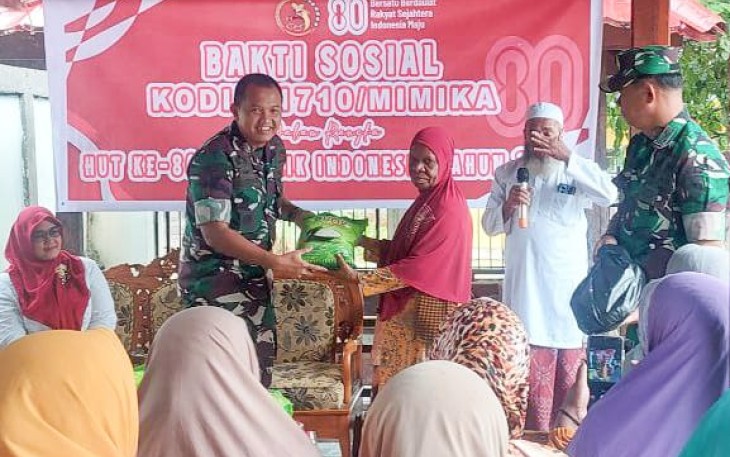 Sambut HUT RI Ke-80 Tahun 2025, Kodim 1710/Mimika Gelar Bakti Sosial Bagi Sembako Kepada Kaum Dhuafa dan Mualaf